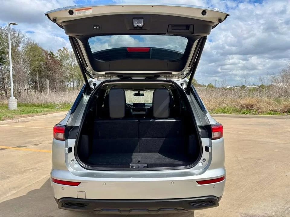2023 Mitsubishi Outlander - Image 16 of 20