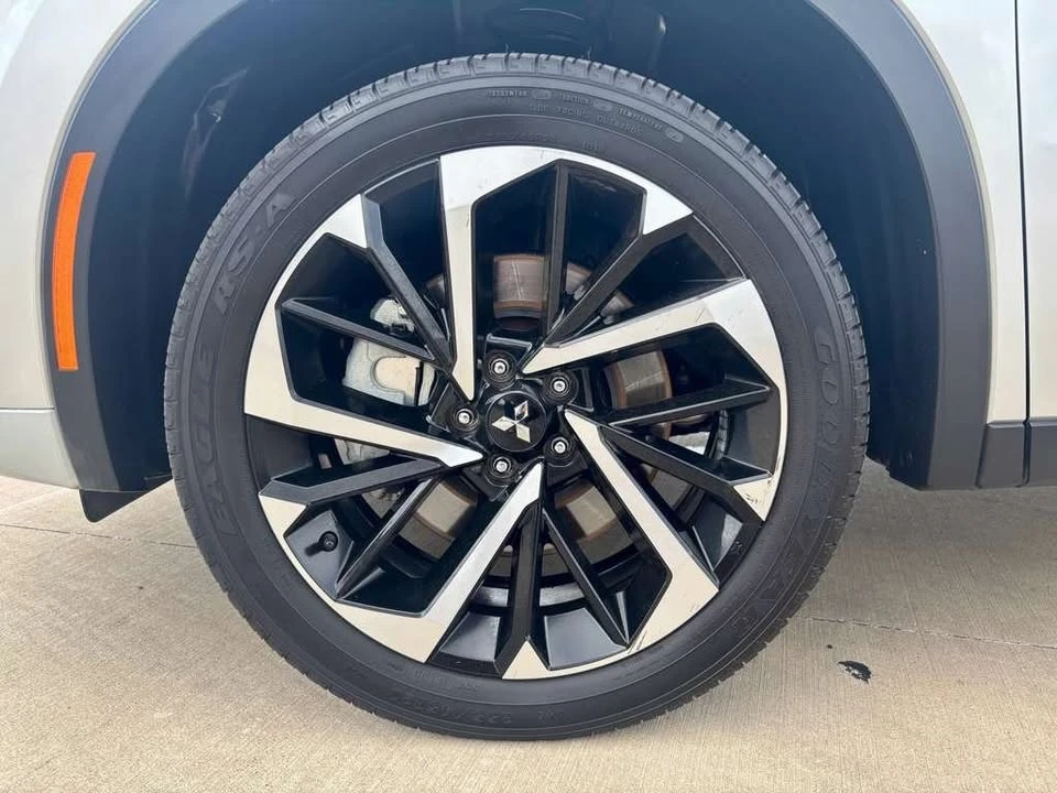 2023 Mitsubishi Outlander - Image 12 of 20