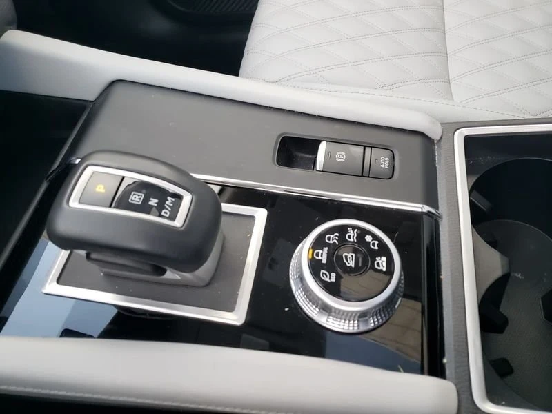 2023 Mitsubishi Outlander - Image 15 of 20
