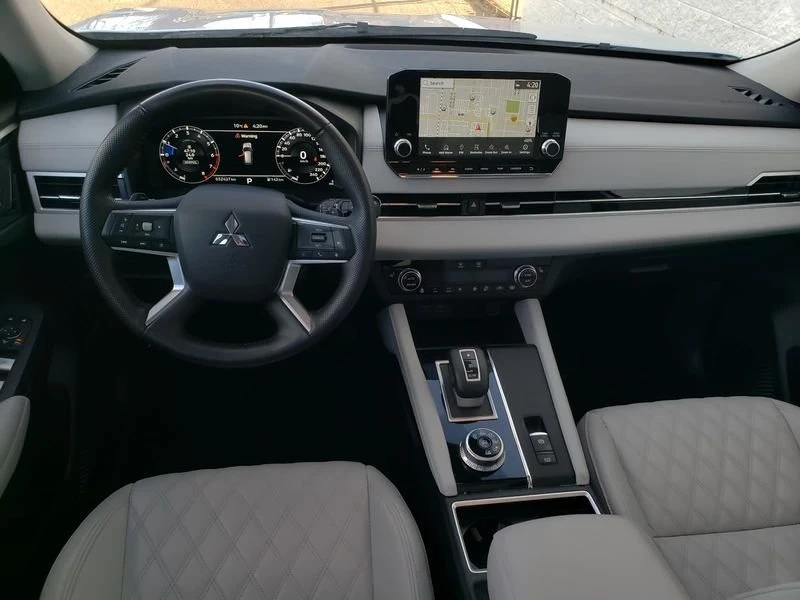 2023 Mitsubishi Outlander - Image 8 of 20