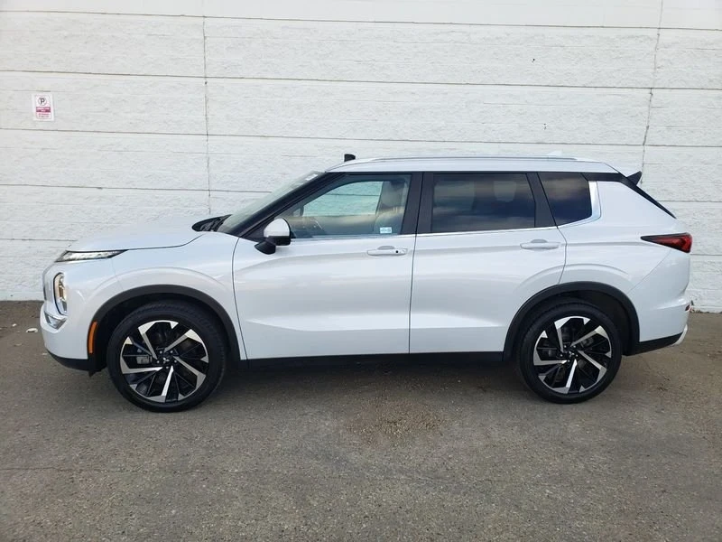 2023 Mitsubishi Outlander - Image 3 of 20