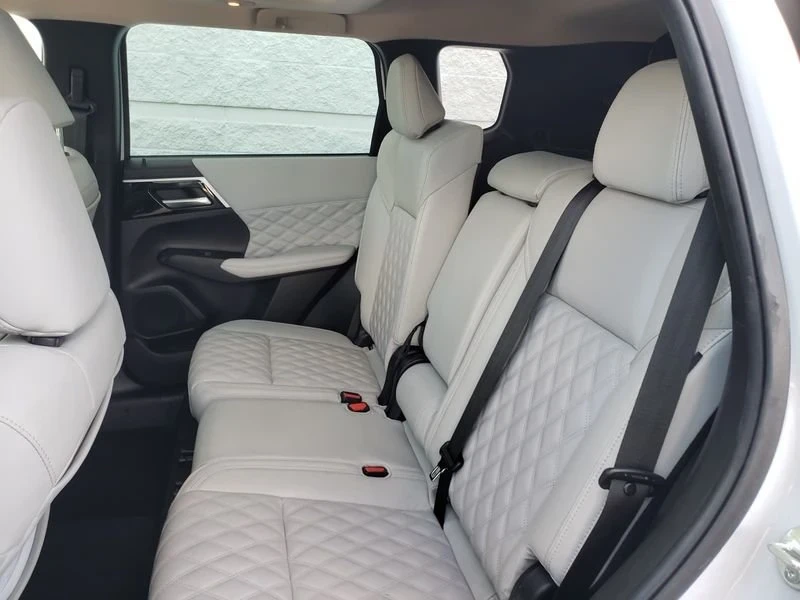 2023 Mitsubishi Outlander - Image 18 of 20