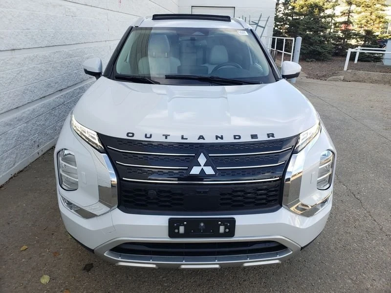 2023 Mitsubishi Outlander - Image 2 of 20