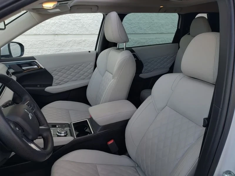 2023 Mitsubishi Outlander - Image 7 of 20