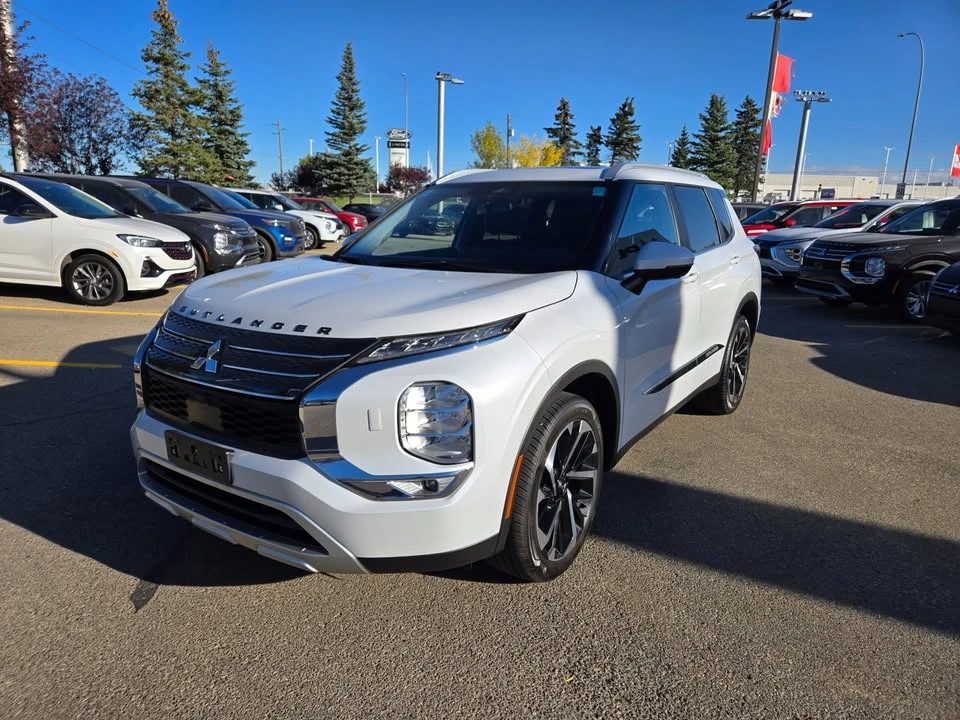 2023 Mitsubishi Outlander - Image 3 of 20