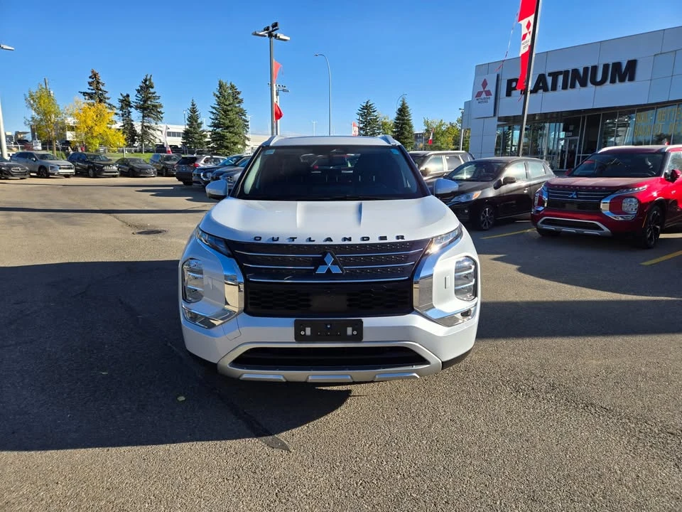 2023 Mitsubishi Outlander - Image 2 of 20