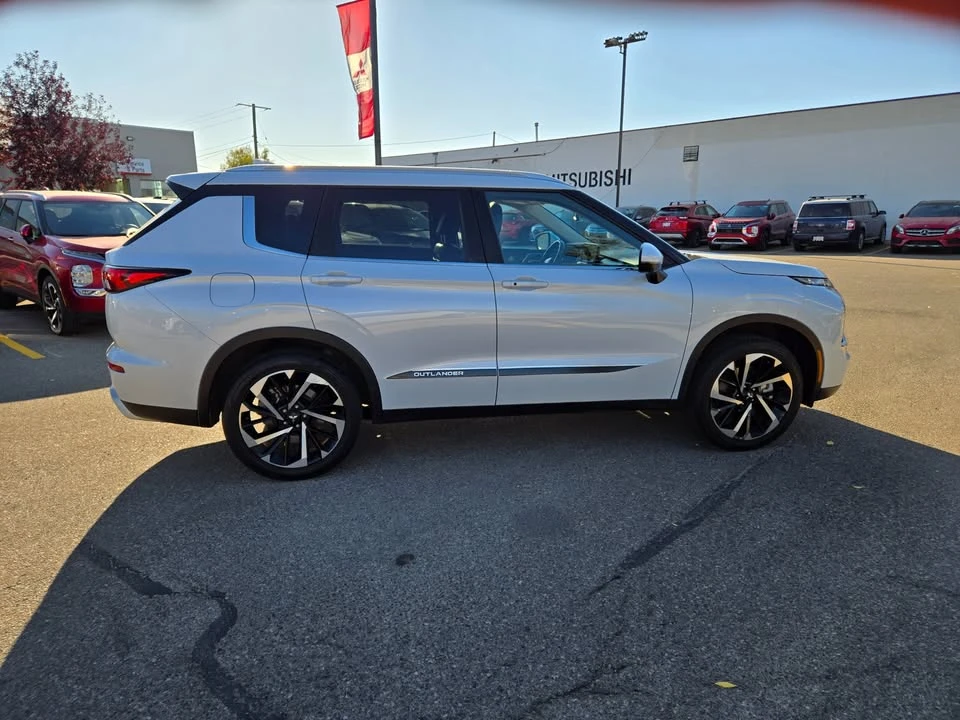 2023 Mitsubishi Outlander - Image 8 of 20