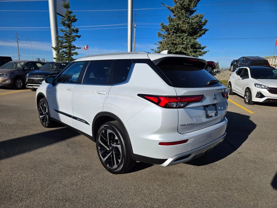 2023 Mitsubishi Outlander - Image 5 of 20
