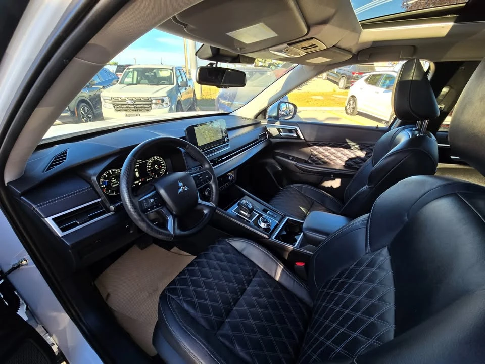 2023 Mitsubishi Outlander - Image 14 of 20