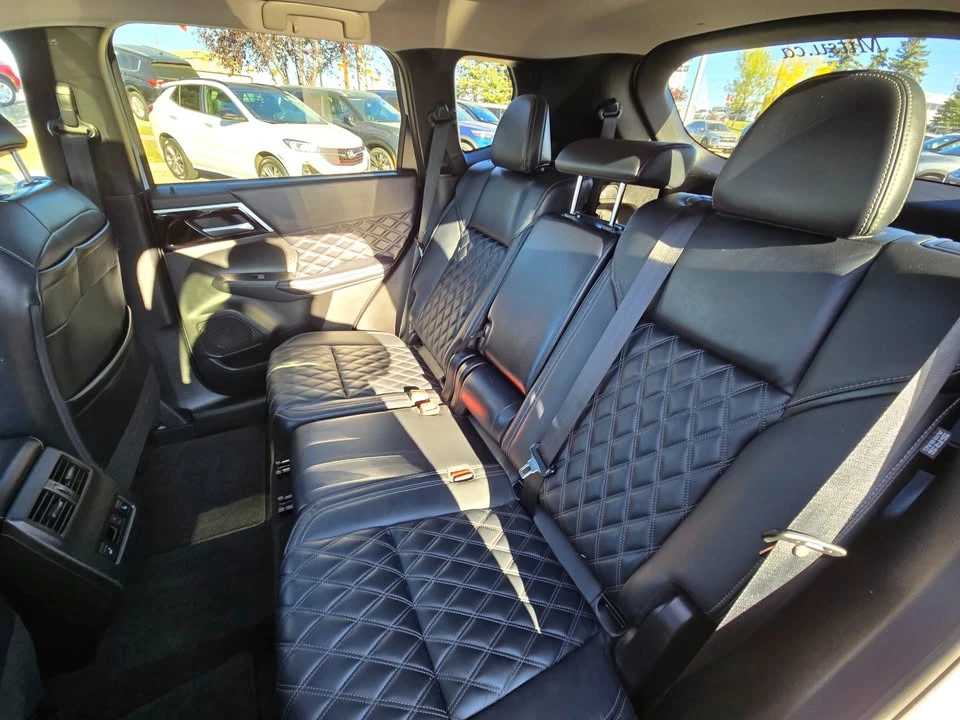 2023 Mitsubishi Outlander - Image 16 of 20