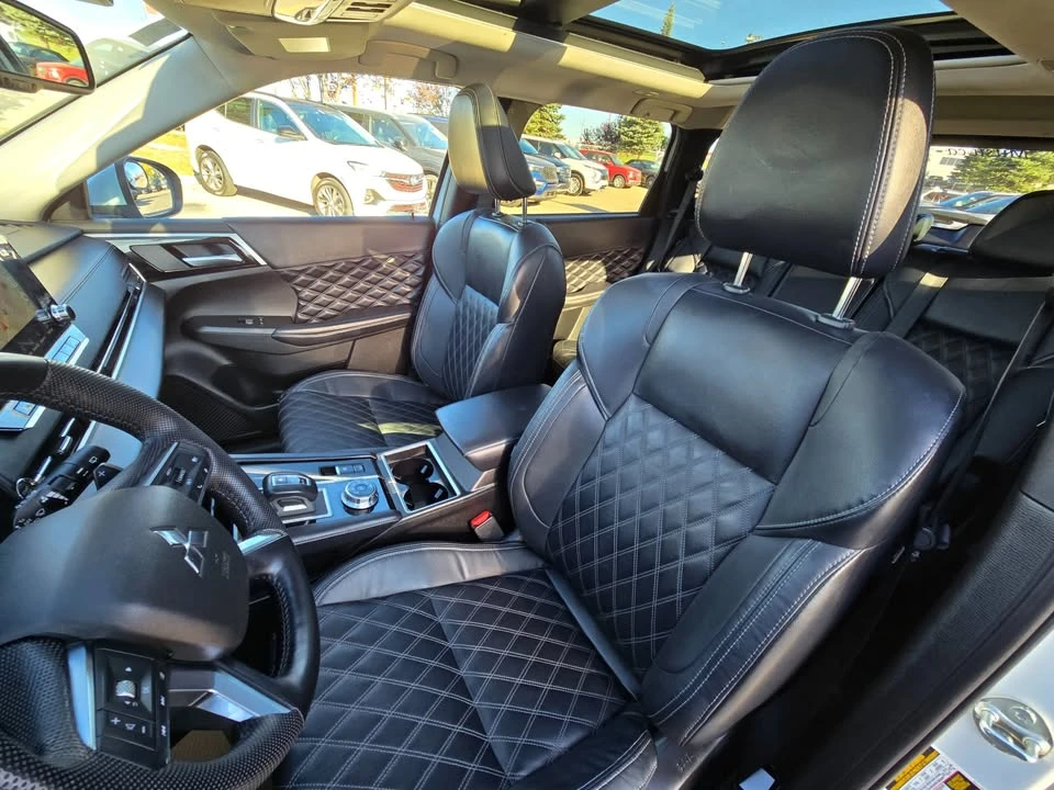 2023 Mitsubishi Outlander - Image 15 of 20