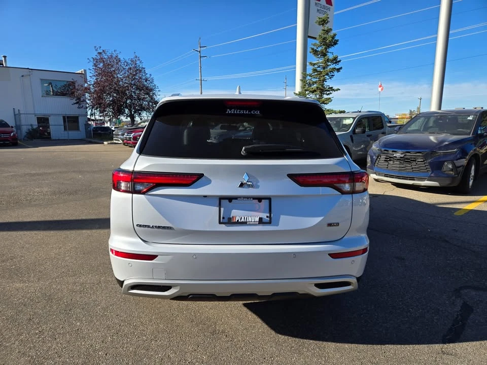 2023 Mitsubishi Outlander - Image 6 of 20