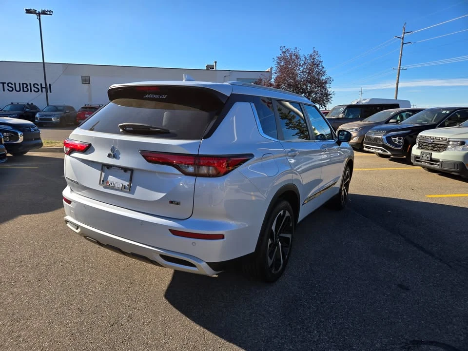 2023 Mitsubishi Outlander - Image 7 of 20