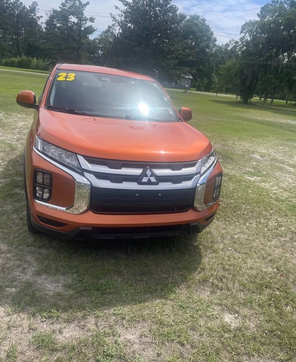 2023 Mitsubishi Outlander - Image 2 of 2