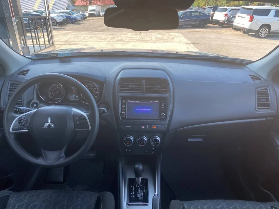 2023 Mitsubishi Outlander - Image 13 of 15