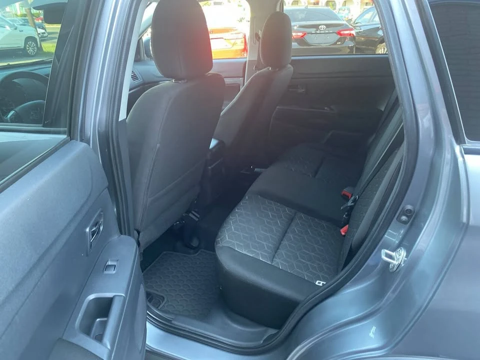 2023 Mitsubishi Outlander - Image 8 of 15