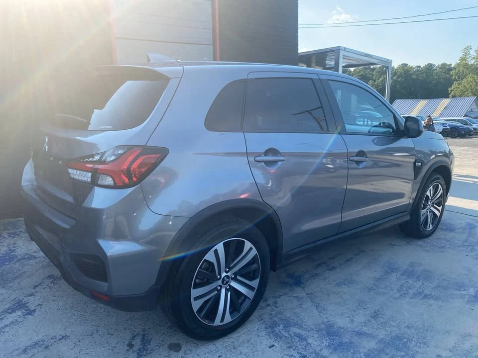 2023 Mitsubishi Outlander - Image 2 of 15