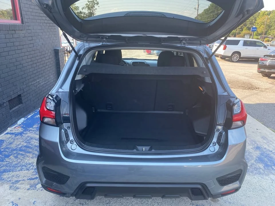 2023 Mitsubishi Outlander - Image 9 of 15