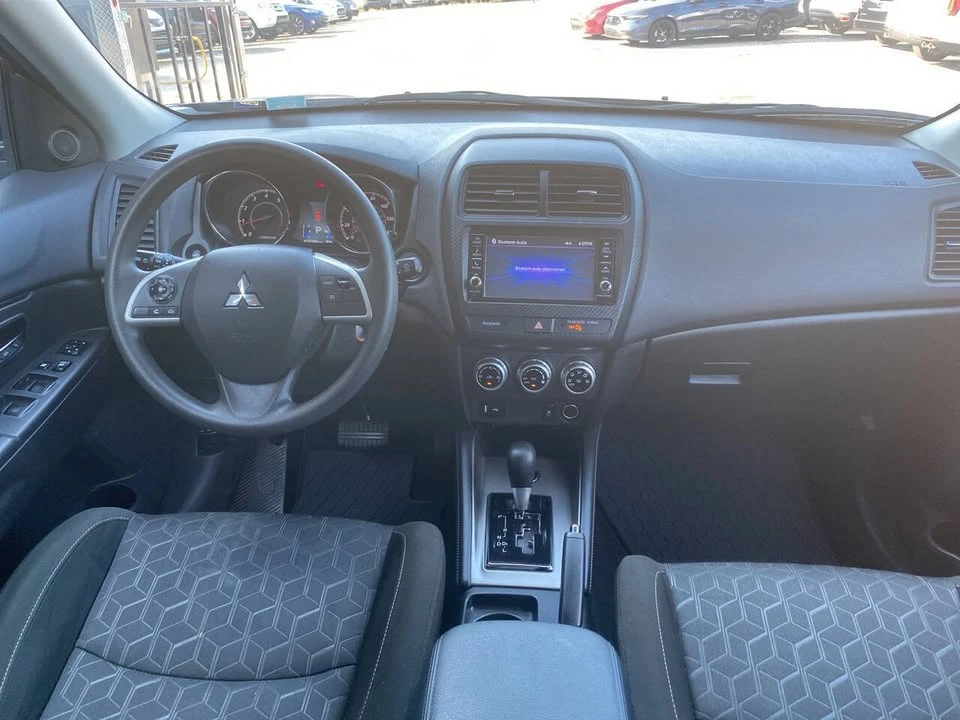 2023 Mitsubishi Outlander - Image 11 of 15