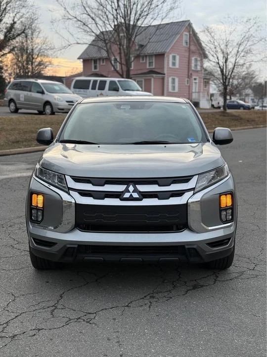 2023 Mitsubishi Outlander - Image 9 of 20