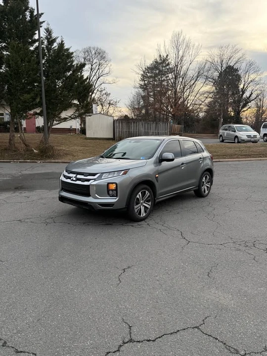 2023 Mitsubishi Outlander - Image 2 of 20