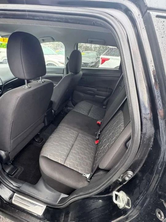 2023 Mitsubishi Outlander - Image 13 of 13