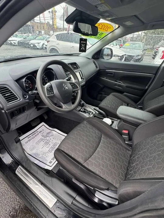 2023 Mitsubishi Outlander - Image 10 of 13