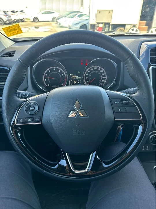 2023 Mitsubishi Eclipse Cross - Image 3 of 10