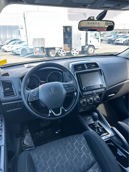 2023 Mitsubishi Eclipse Cross - Image 2 of 10