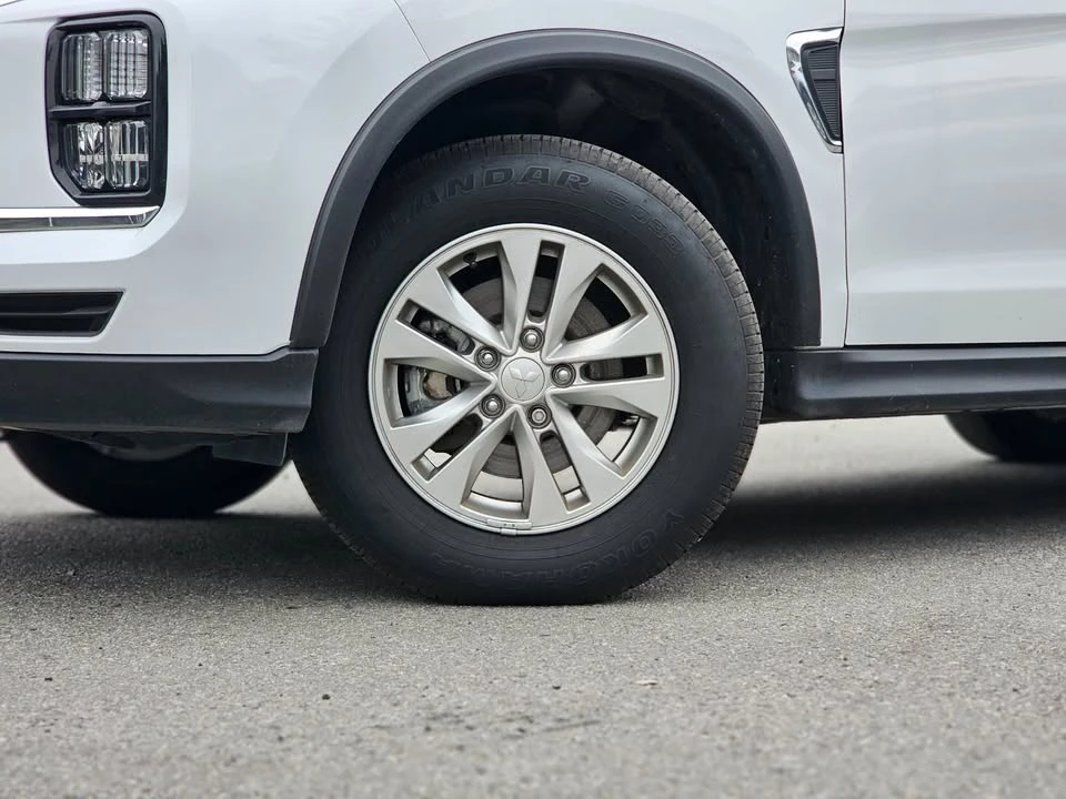 2023 Mitsubishi Eclipse Cross - Image 9 of 20