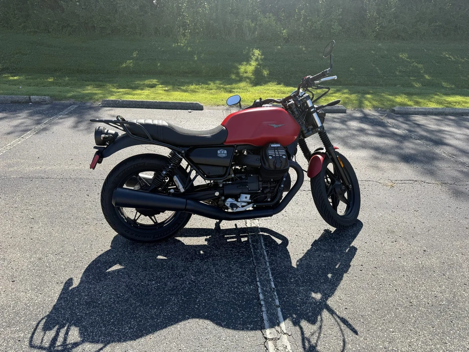 2023 Moto Guzzi V7 (2007+) - Image 13 of 31