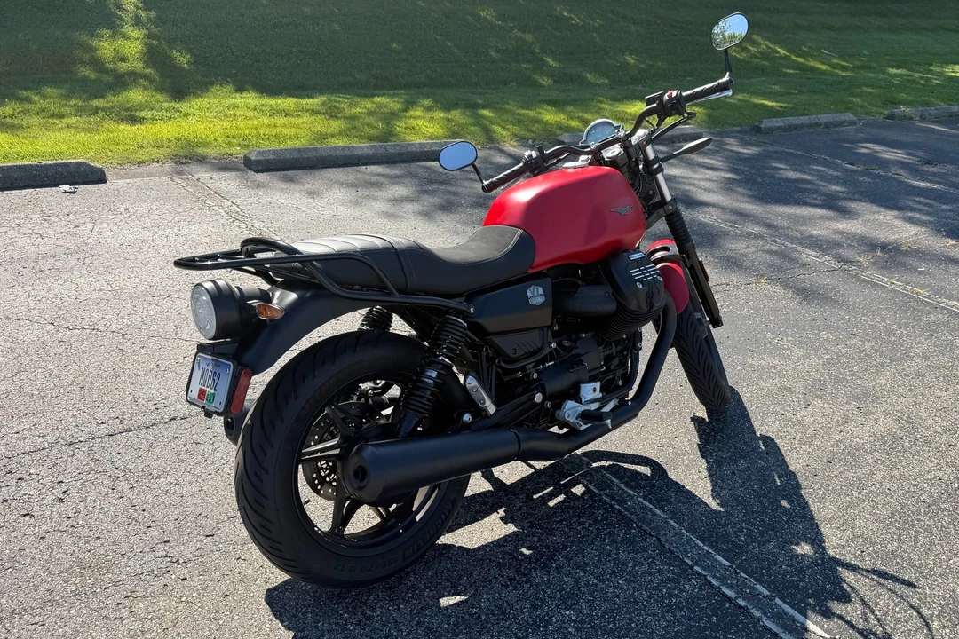 2023 Moto Guzzi V7 (2007+) - Image 11 of 31