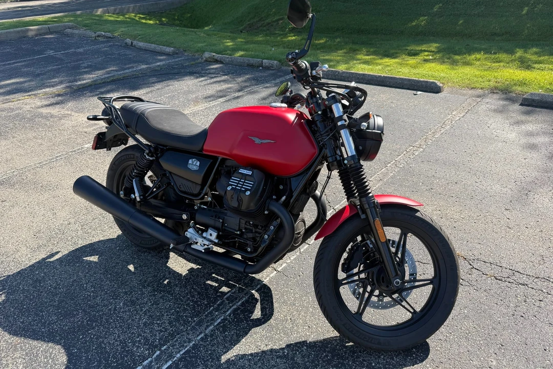 2023 Moto Guzzi V7 (2007+) - Image 15 of 31