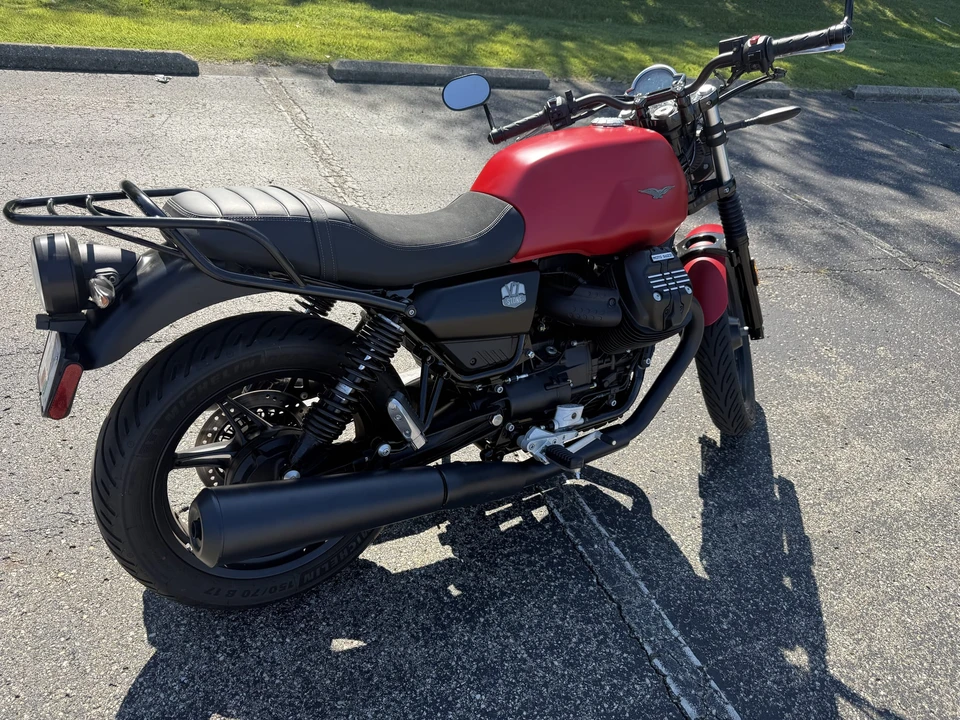 2023 Moto Guzzi V7 (2007+) - Image 10 of 31