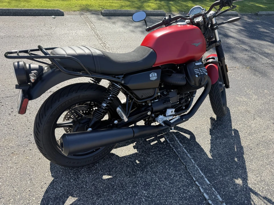 2023 Moto Guzzi V7 (2007+) - Image 9 of 31