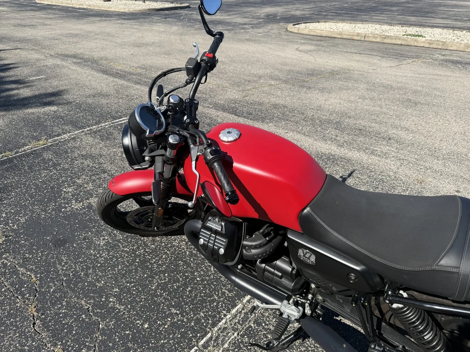 2023 Moto Guzzi V7 (2007+) - Image 17 of 31