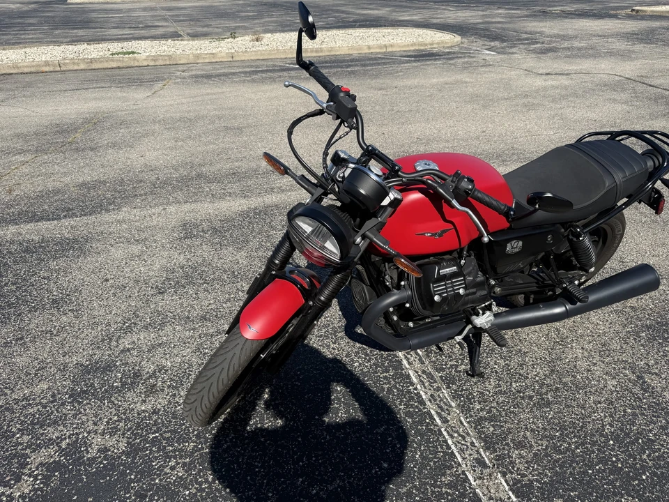 2023 Moto Guzzi V7 (2007+) - Image 4 of 31