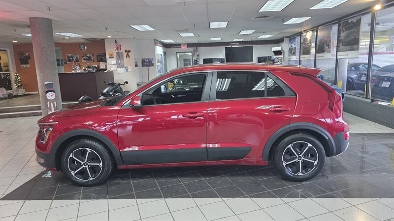 2023 Kia Niro - Image 2 of 4