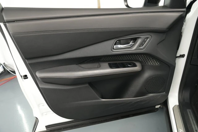 2023 Nissan - Image 28 of 31