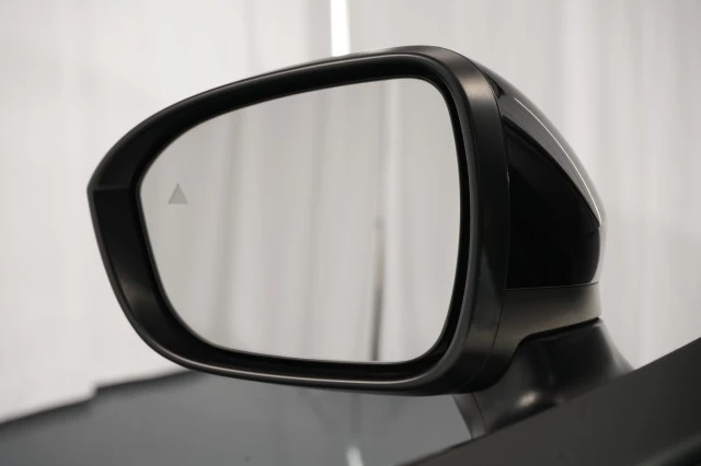 2023 Nissan - Image 25 of 31