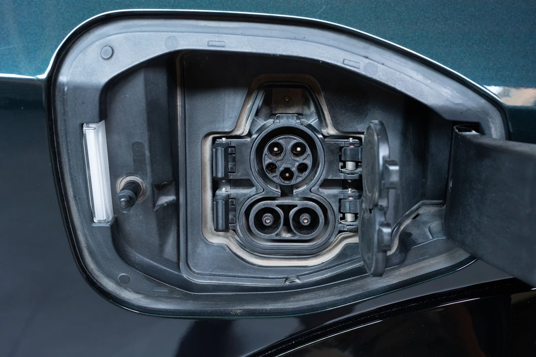 2023 Nissan - Image 6 of 31