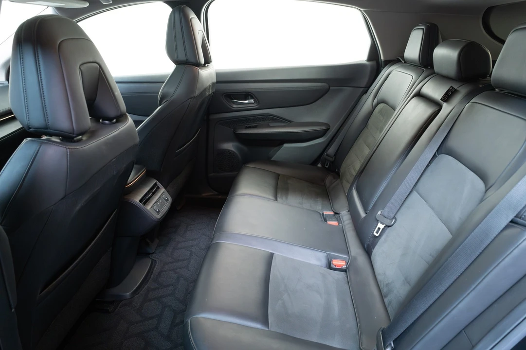 2023 Nissan - Image 25 of 31
