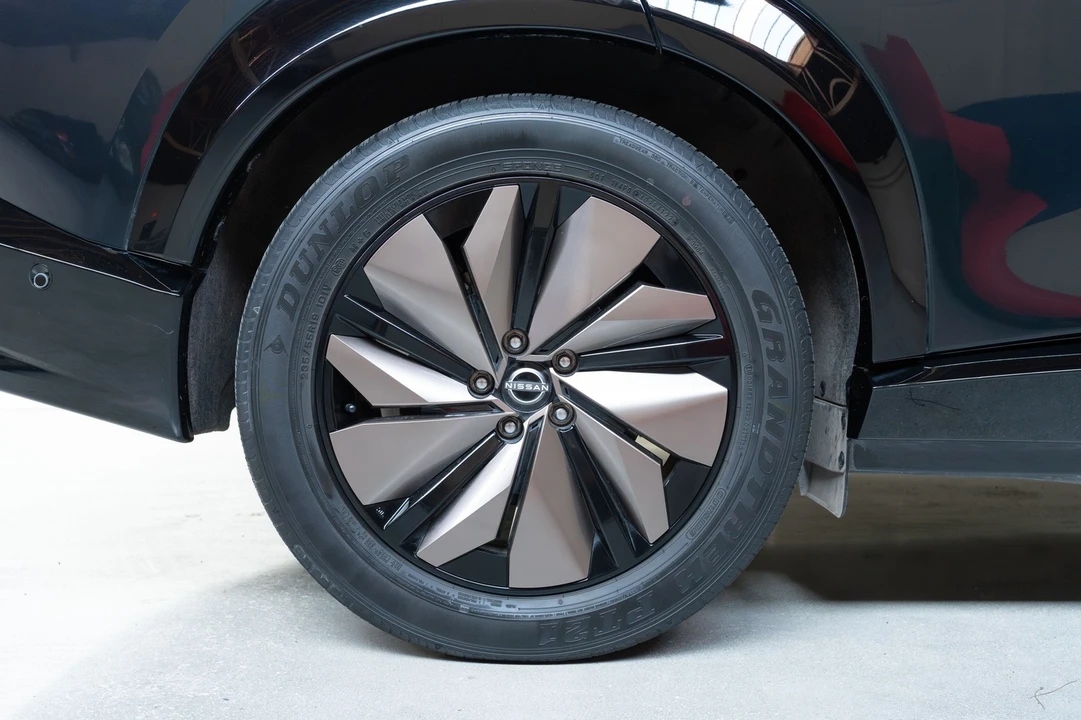 2023 Nissan - Image 17 of 31