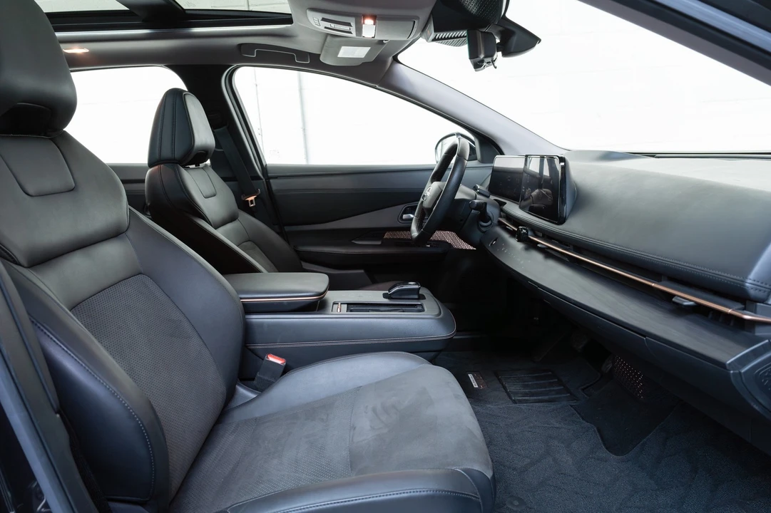 2023 Nissan - Image 4 of 31