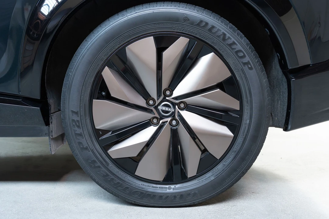 2023 Nissan - Image 15 of 31