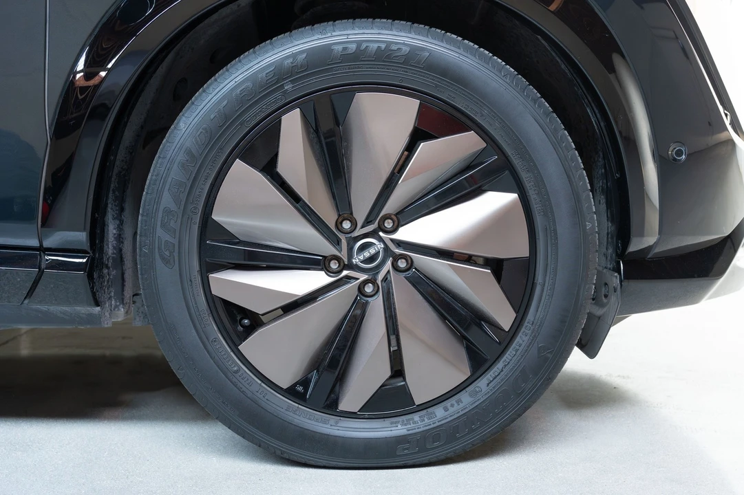 2023 Nissan - Image 16 of 31