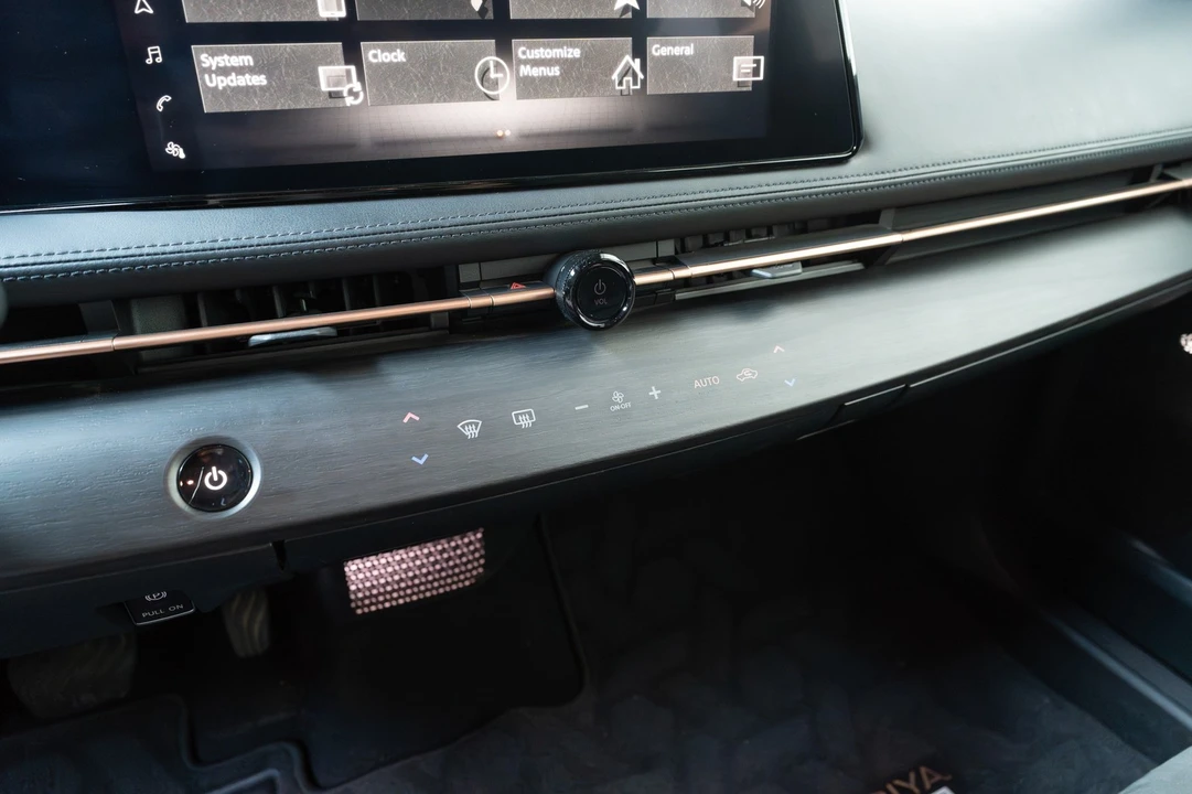 2023 Nissan - Image 28 of 31
