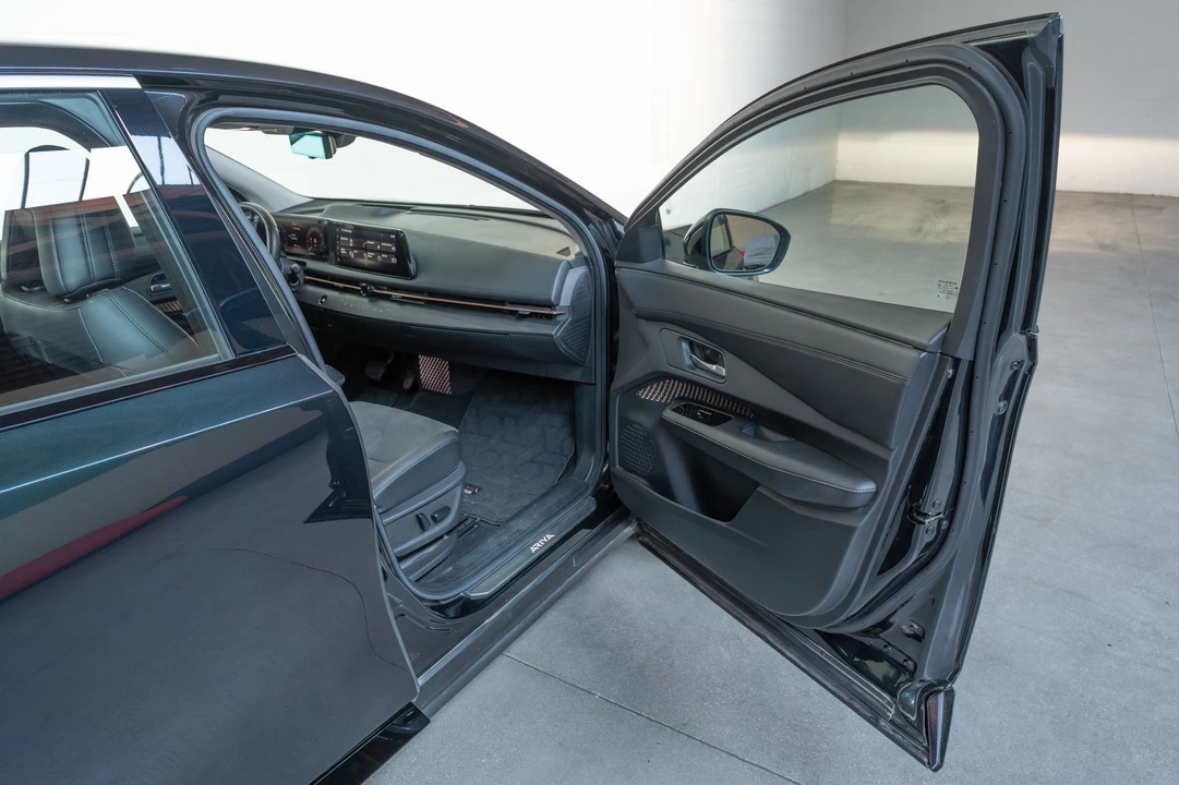 2023 Nissan - Image 29 of 31