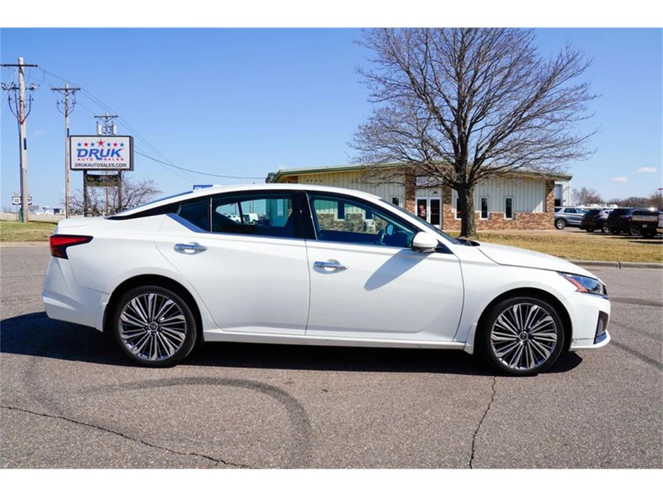 2023 Nissan Altima 6th Gen - Image 2 of 31