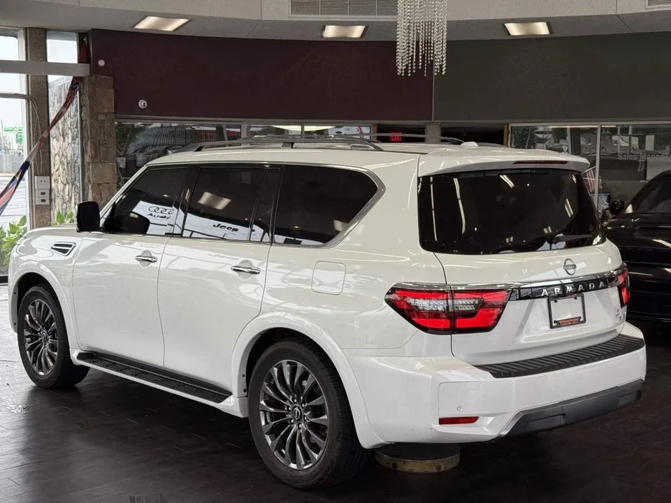 2023 Nissan Armada - Image 16 of 21